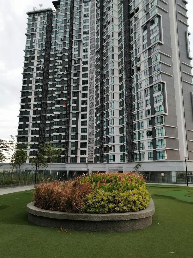 Santai Homestay Cyberjaya Buitenkant foto