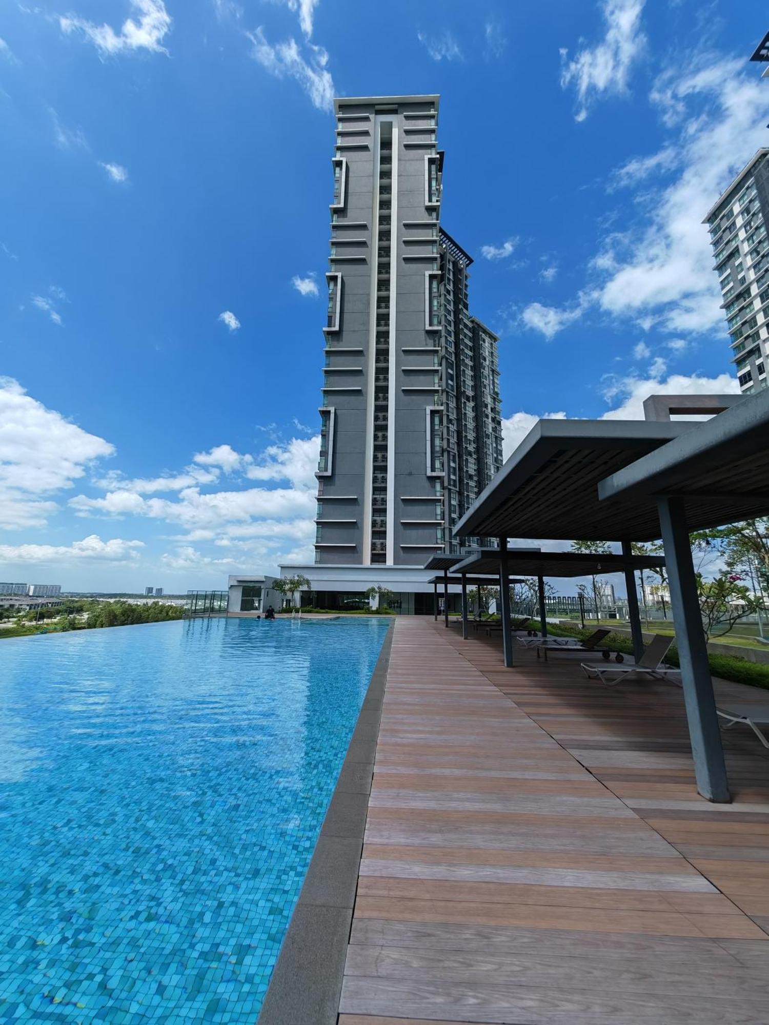 Santai Homestay Cyberjaya Buitenkant foto